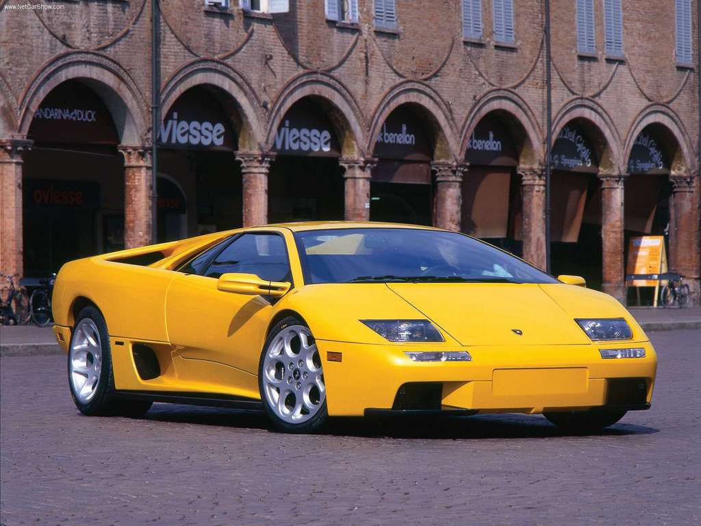 2001_Lamborghini_Diablo_6.0_1024x768_05.jpg