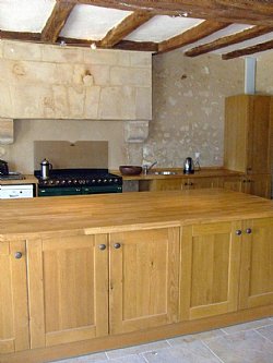 farm-house-sarthe-french-holiday-letting-fully-equipped-kitchen-making-cooking-a-pleasure--21293.jpg
