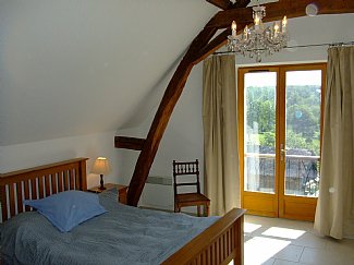 sarthe-farm-house-french-rentals-bedroom-overlooking-the-valley-2129372.jpg